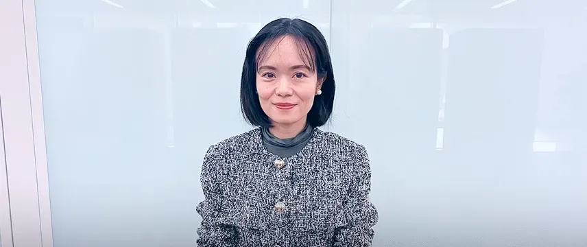事業本部バックオフィス統括部長の女性社員