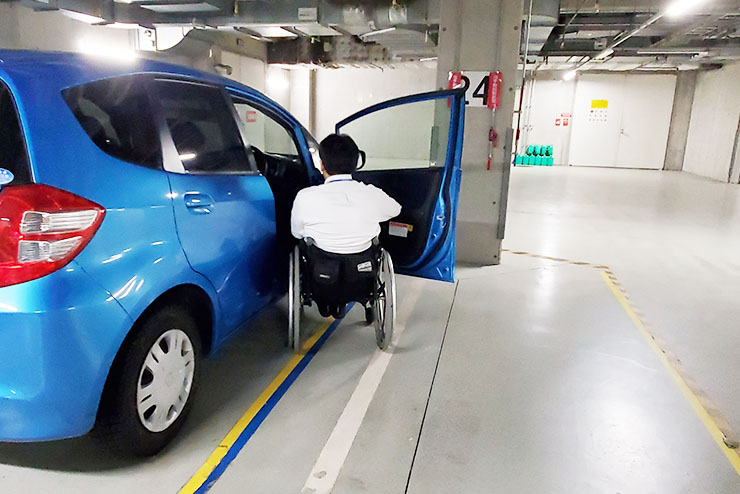 車いす専用駐車場